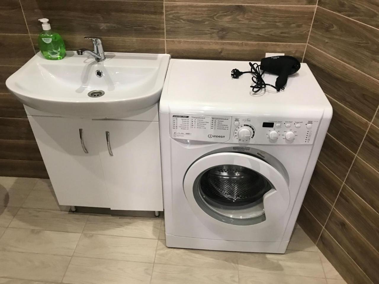 Modern Apartment Лвив Екстериор снимка