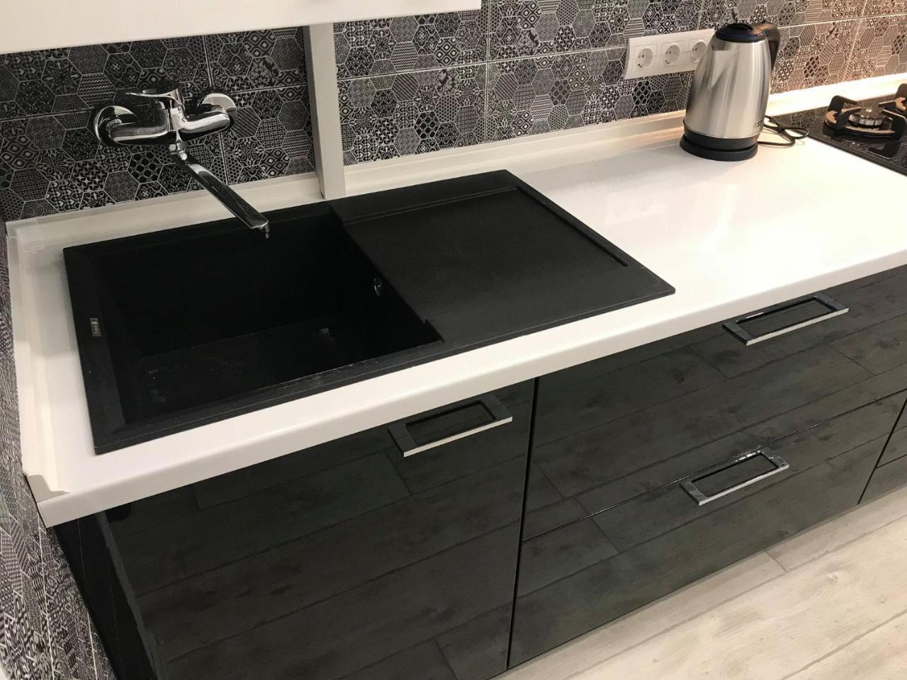 Modern Apartment Лвив Екстериор снимка