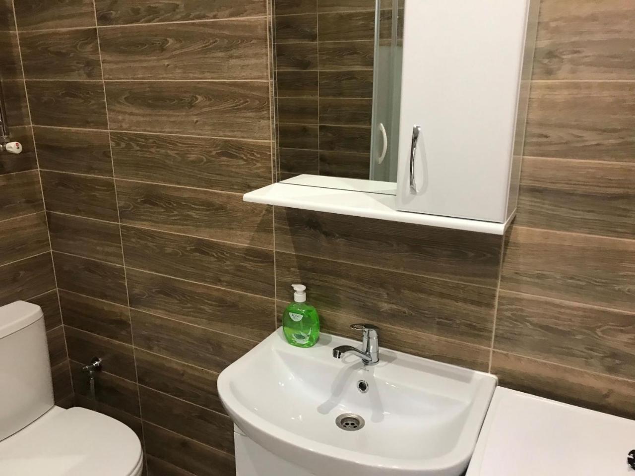 Modern Apartment Лвив Екстериор снимка