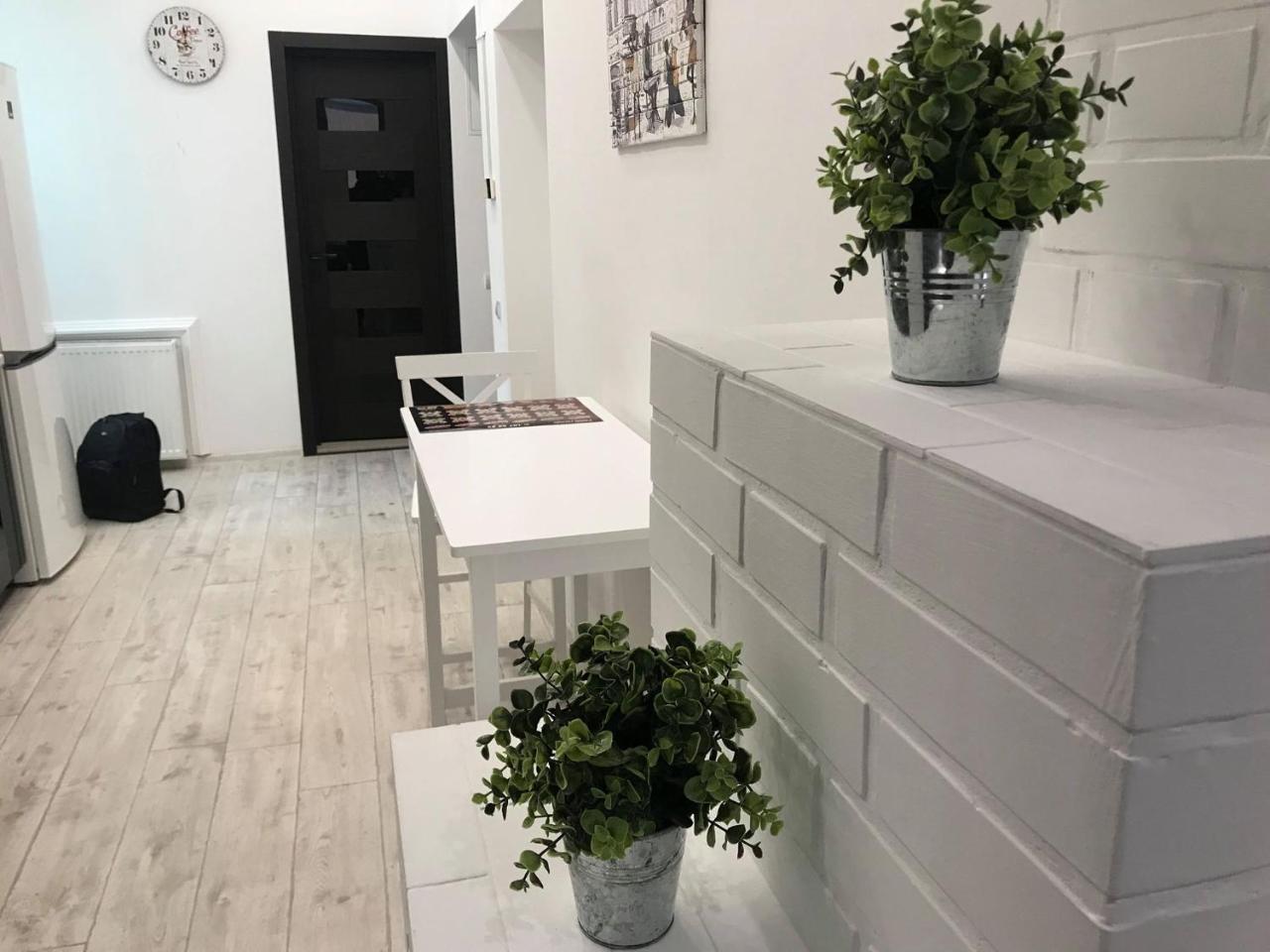 Modern Apartment Лвив Екстериор снимка