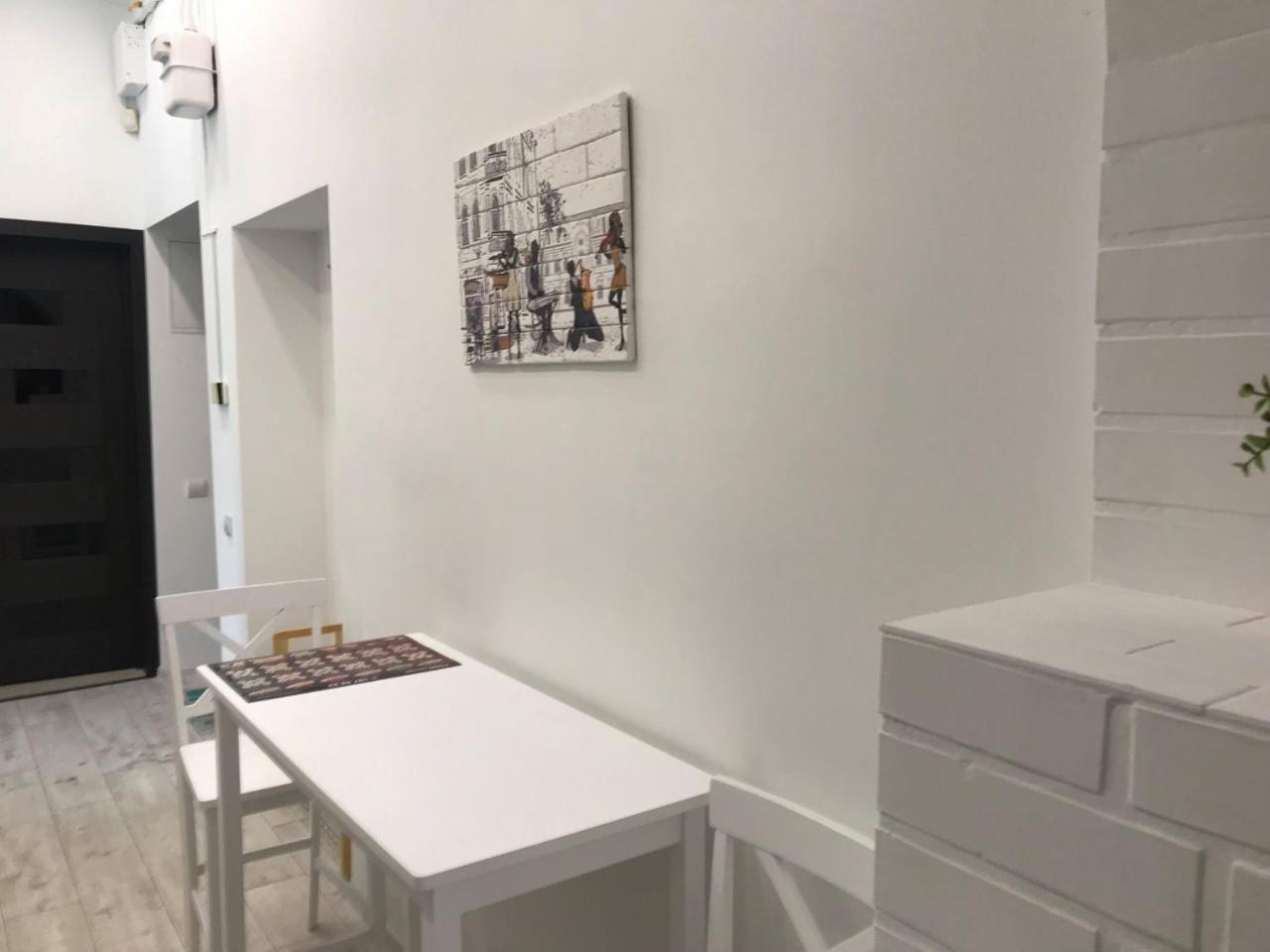 Modern Apartment Лвив Екстериор снимка