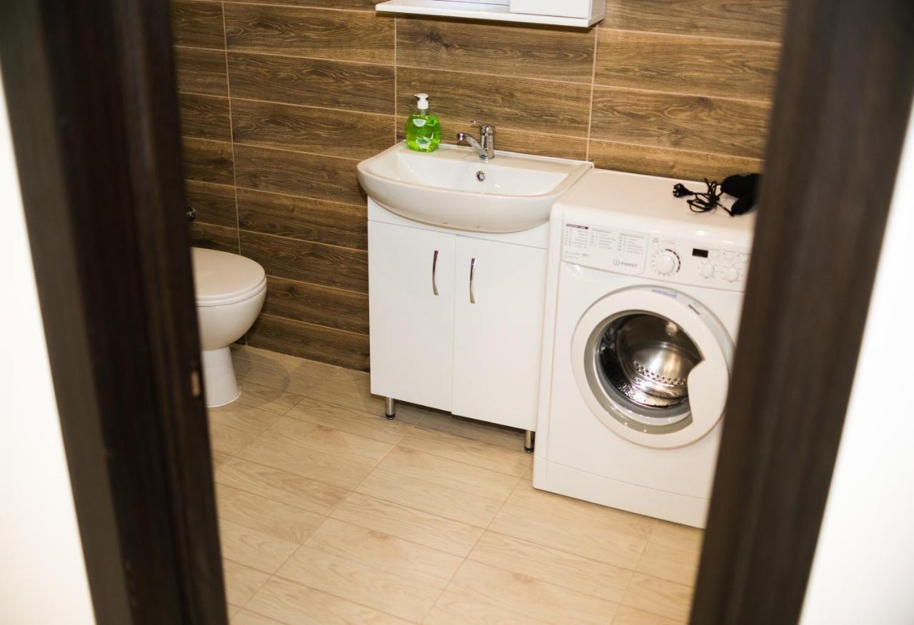 Modern Apartment Лвив Екстериор снимка