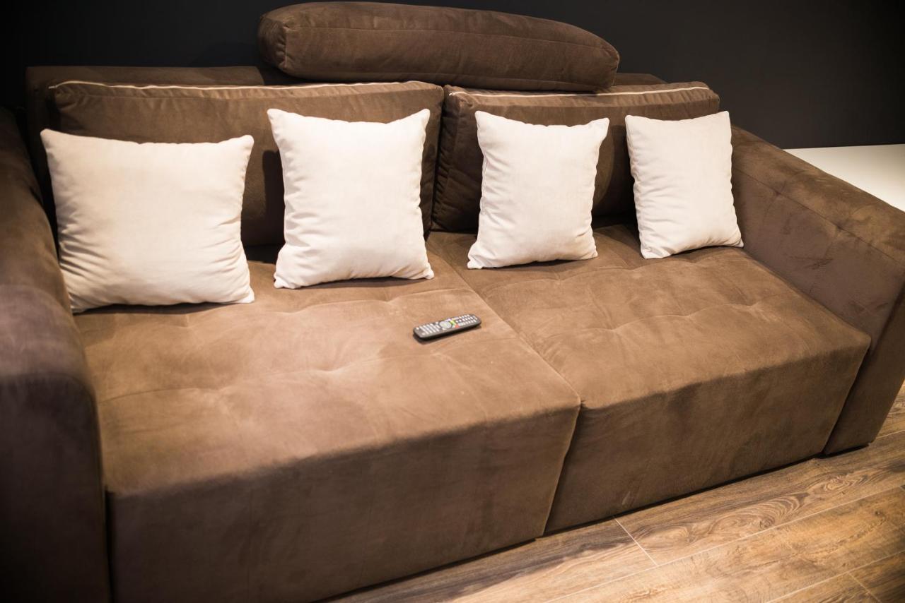 Modern Apartment Лвив Екстериор снимка