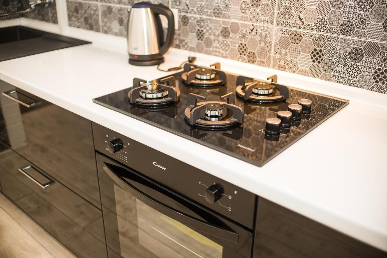 Modern Apartment Лвив Екстериор снимка