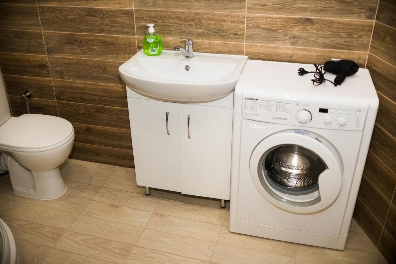 Modern Apartment Лвив Екстериор снимка