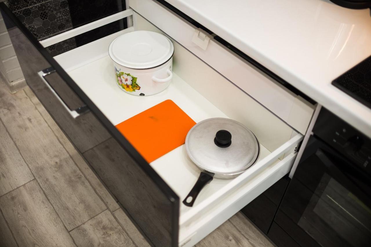Modern Apartment Лвив Екстериор снимка